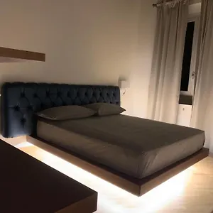 https://luxury-roman-holiday-coronari.it-romehotels.com